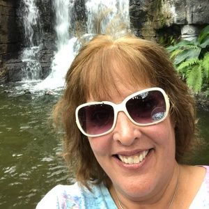 Meet your Posher, Amy